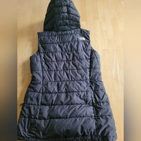 The Northface Black Quilted Hooded Vest - Picture 5 of 6